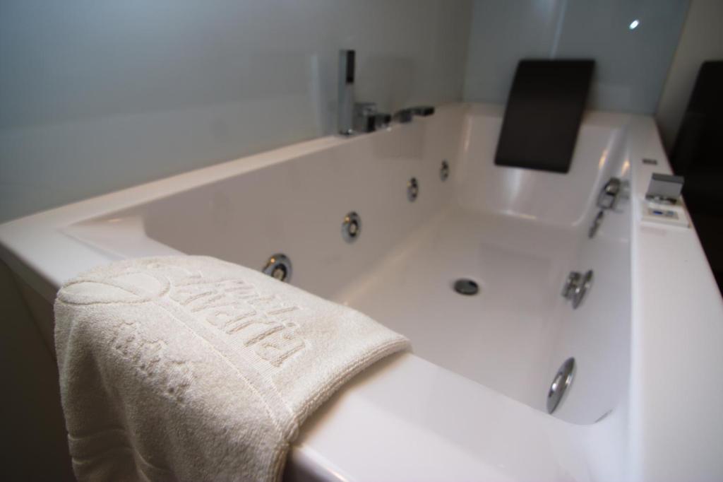 Hotel Bavaria Levico Terme Room photo