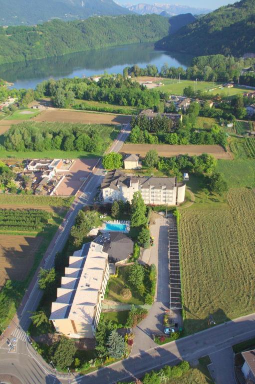 Hotel Bavaria Levico Terme Exterior photo