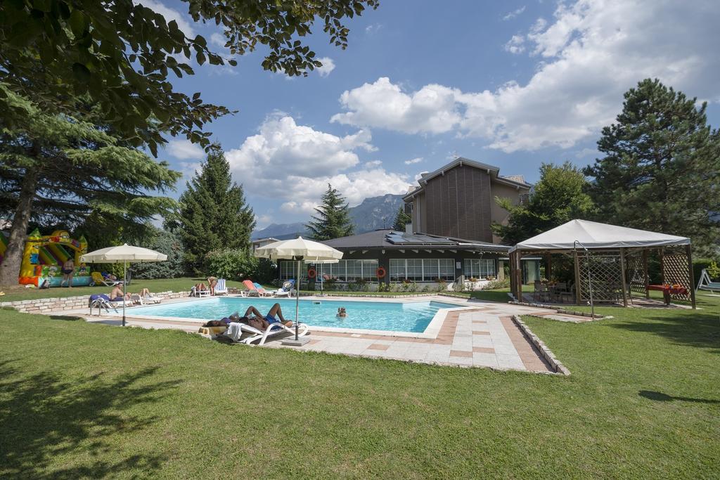 Hotel Bavaria Levico Terme Exterior photo