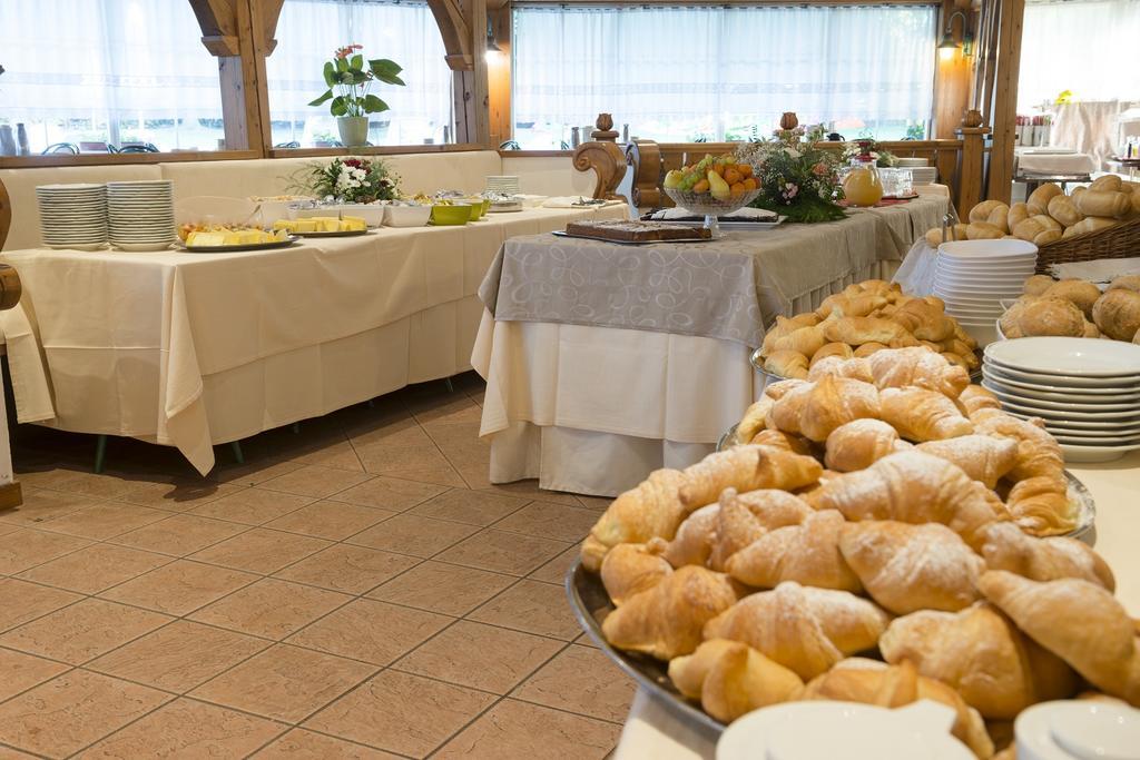Hotel Bavaria Levico Terme Exterior photo