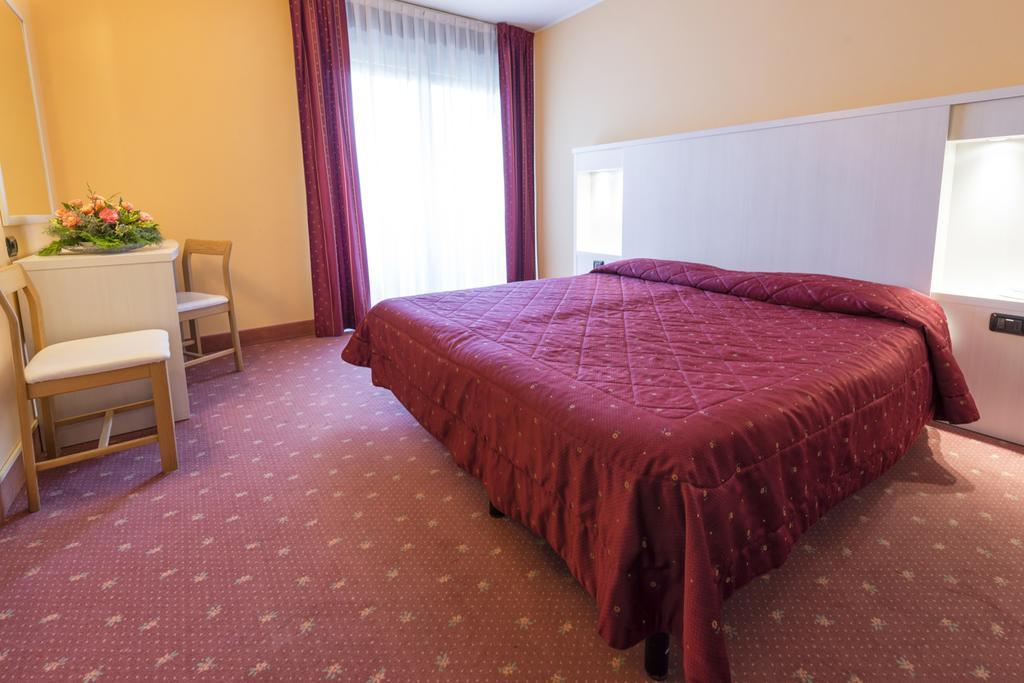 Hotel Bavaria Levico Terme Exterior photo