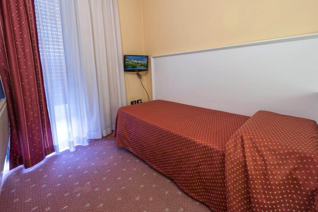 Hotel Bavaria Levico Terme Exterior photo
