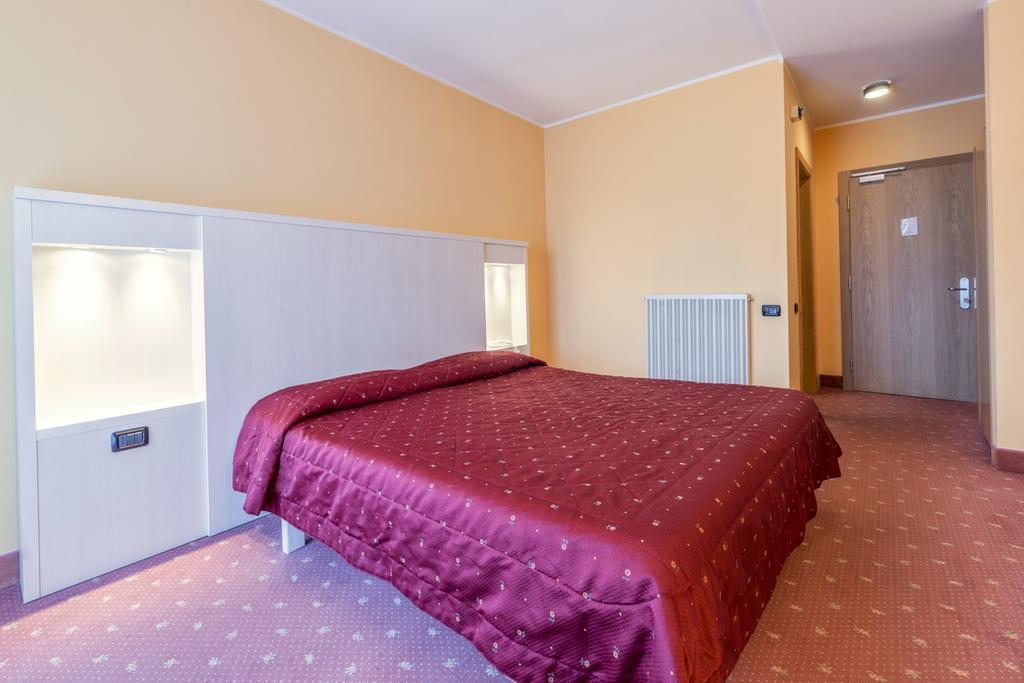 Hotel Bavaria Levico Terme Exterior photo